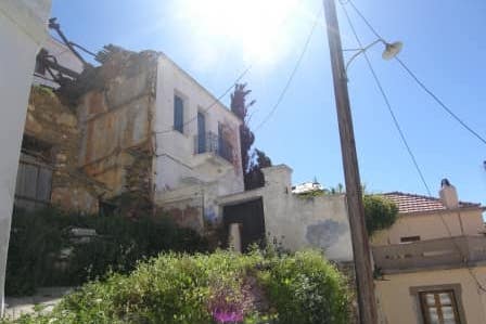 Ideal Cluster of Houses and Land for Renovation - Skopelos Town-Topos Real Estate