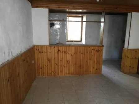 Spacious Traditional House - Heart of Town - Good Condition-6-Topos Real Estate