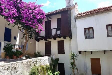 Spacious Traditional House - Heart of Town - Good Condition-Topos Real Estate