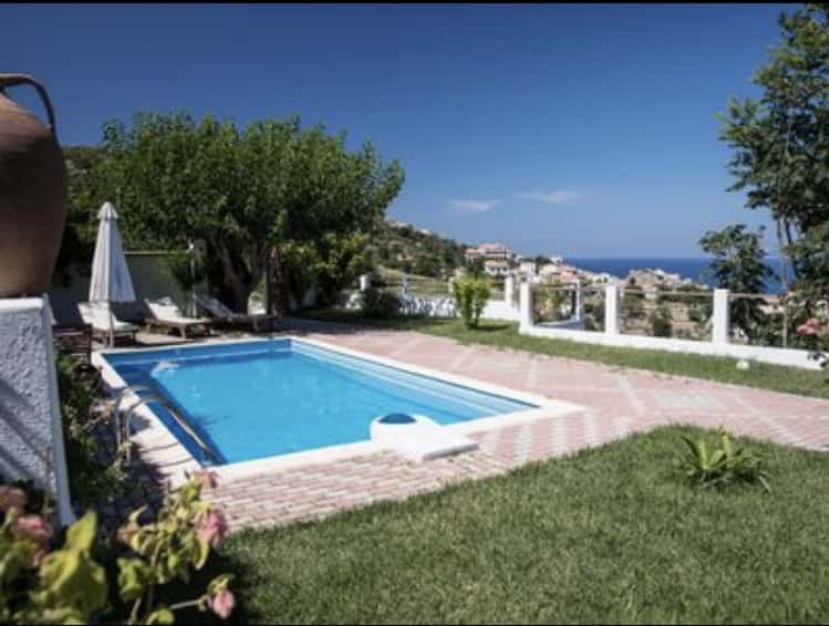 Villa with private pool, overlooking Skopelos Bay_Topos Real Estate_32567_03