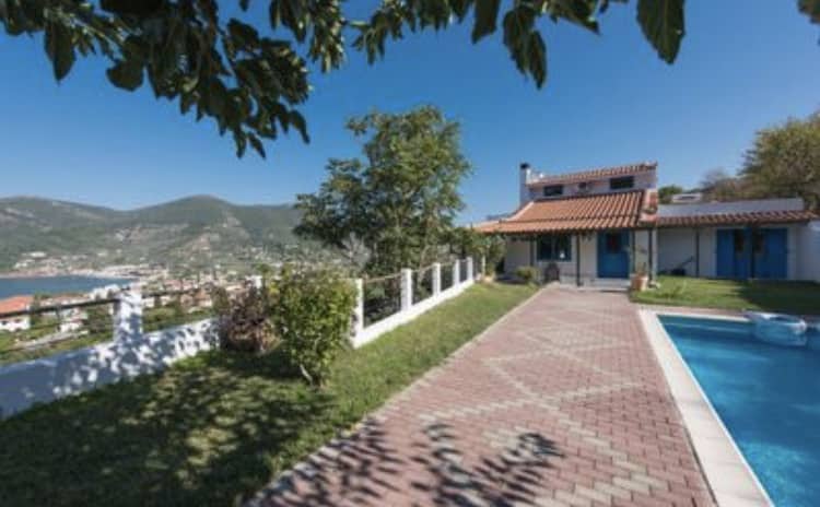 Villa with private pool, overlooking Skopelos Bay_Topos Real Estate_32567_05