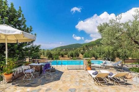 Countryside-Stunning Villa with Private Swimming Pool
