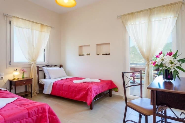 A luxurious Villa across Skopelos Town_ToposRealEstate_32129_00003